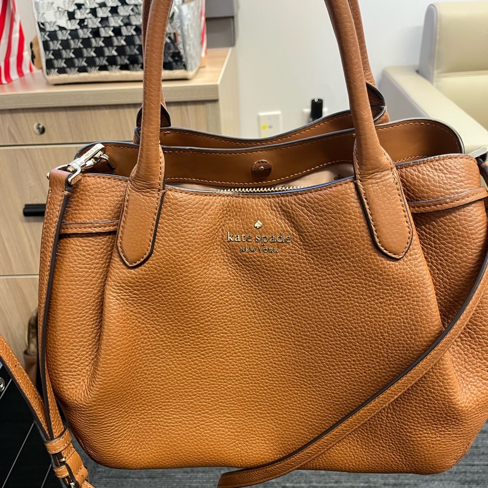 Tan Kate Spade Dumpling Satchel - Medium
It’s beautiful